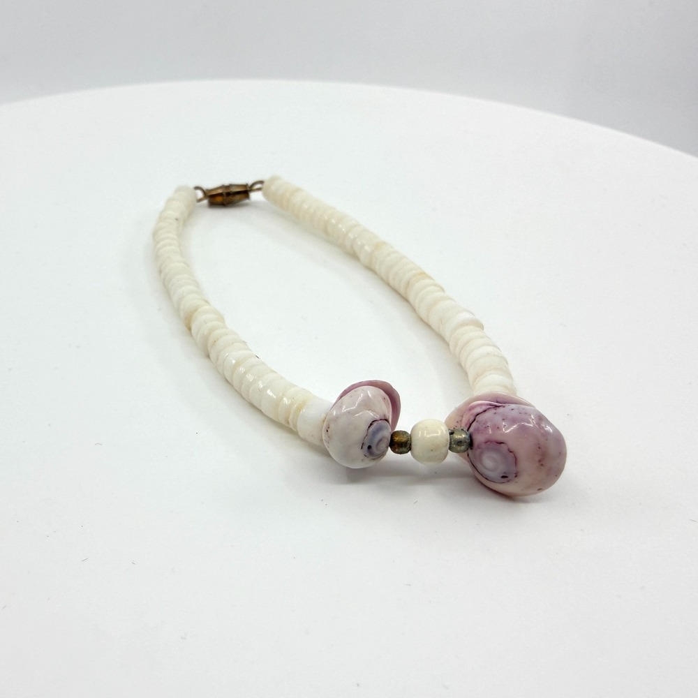 Vintage Boho White Heishi Shell Strand Bracelet Purple Spiral Top‎ Shell Accent